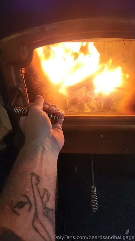 Cozy fire season is here 🔥🔥🔥 

Cum cuddle up?
