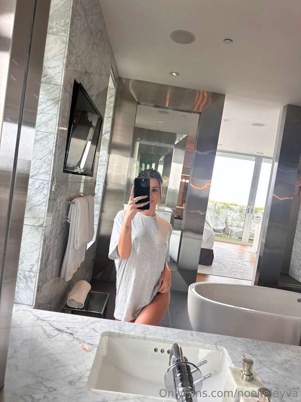 noelleleyva photo