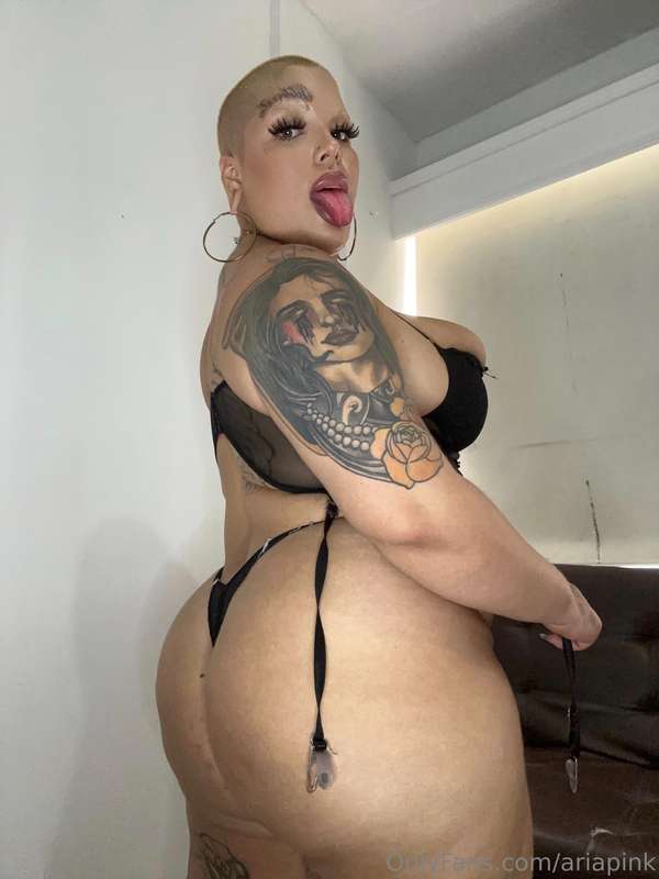 Thick body to worship your thick cock 🥵
