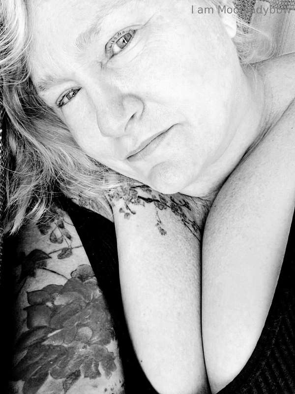 Want more Moonlady? Check out my Vip! Things are naked-er ov..
