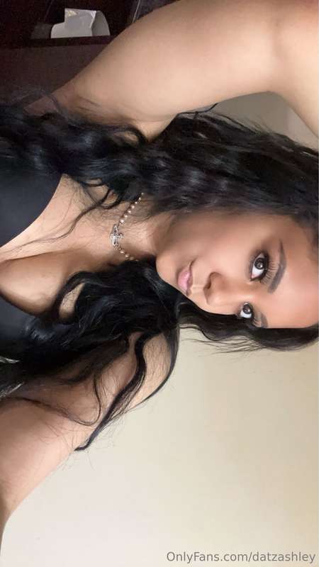 Do you think this black bra looks good on me? or would you l..