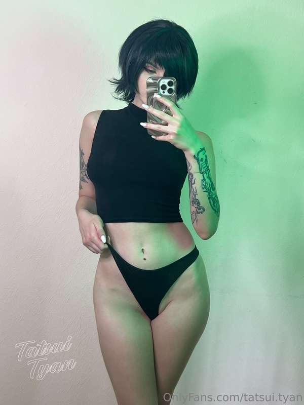 Black color looks soo sexy <3