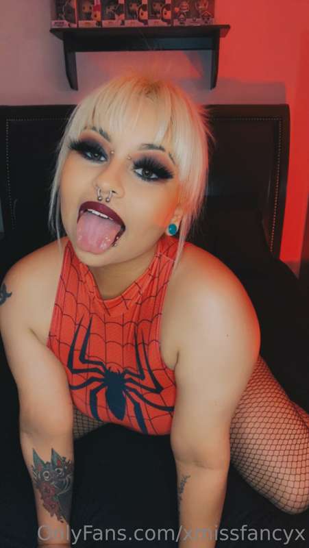 I love this Spider-Man outfit 🥰💙❤️