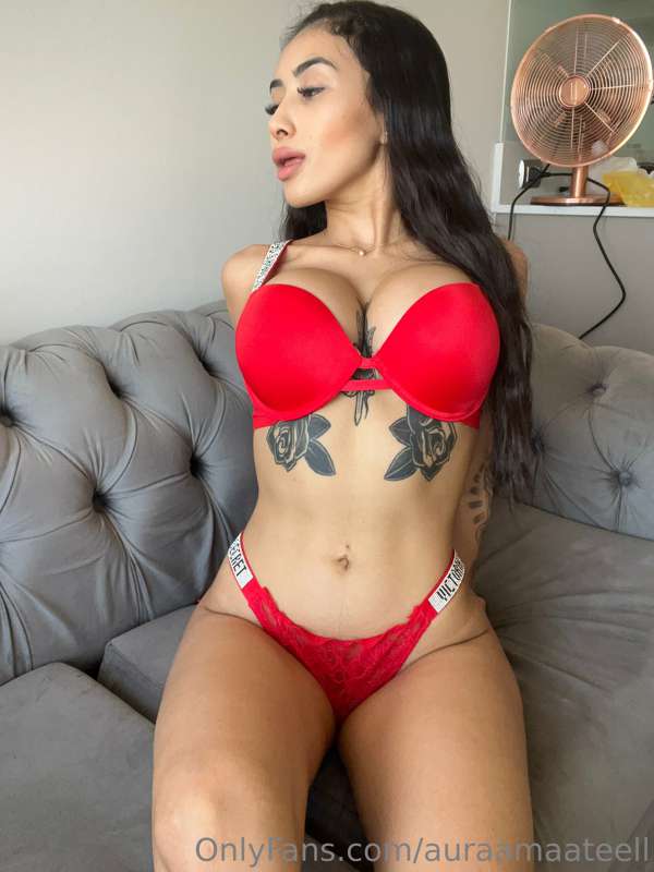 I would love to sit on something more comfortable 🥵🍆