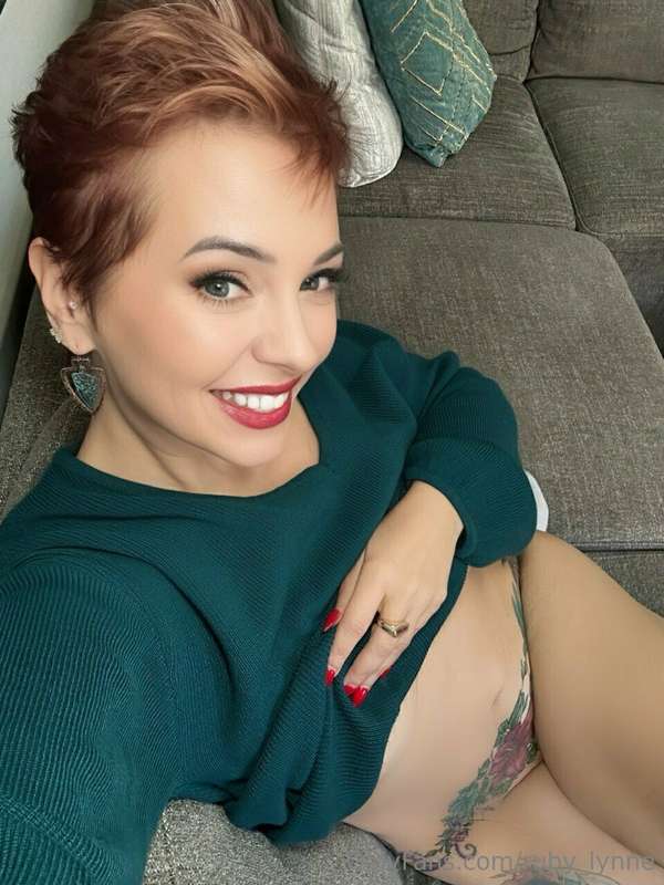 **Sneaky sneaky** 😘 *Do you like the view?* ***Comment on th..