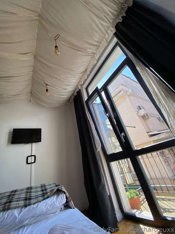 what re u gonna do if u re alone with me in this room?