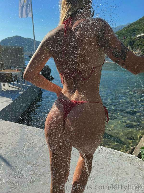 Suns out, hamburger buns out 🍑