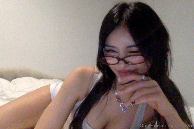 SENDING OUT MY UNCENSORED FULLY NUDE AND TOPLESS TITTIES TO ..