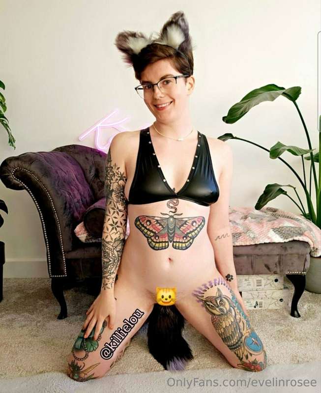 @killielou is a kinky cat girl
She also posts FREE nudes on ..