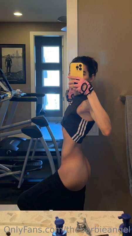 Being a thot mid workout 💕🤣