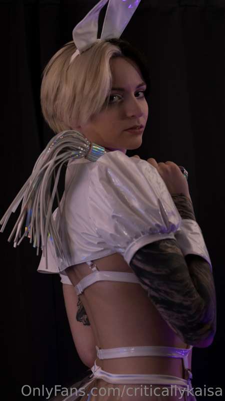 criticallykaisa image #7