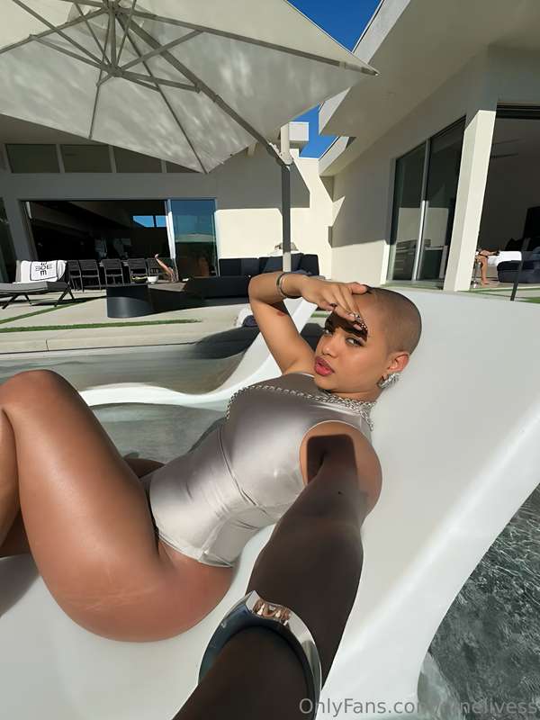 Should I stay here or come over to your lap instead? 😜