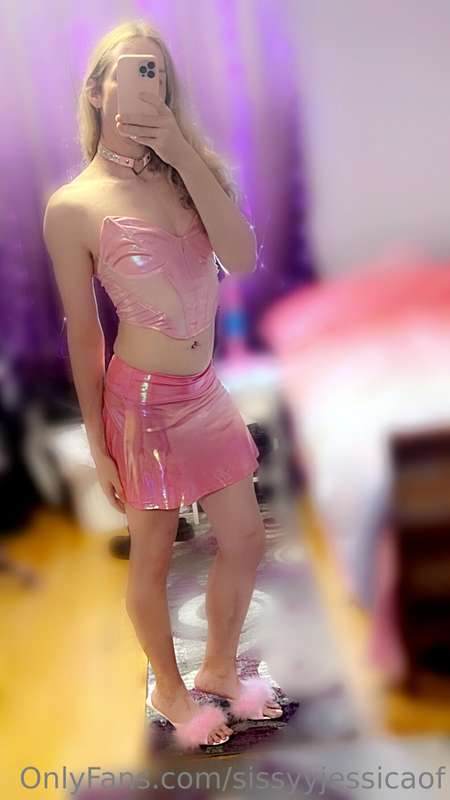 You lovely peeps get to see this lil outfit before everyo... | jesswintersof Onlyfans Picture