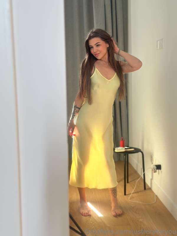 if the dress is quite modest, is it also possible to read se..