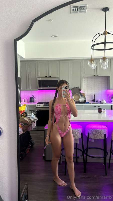 this one piece is so tight.. i think i'll have to take it of..