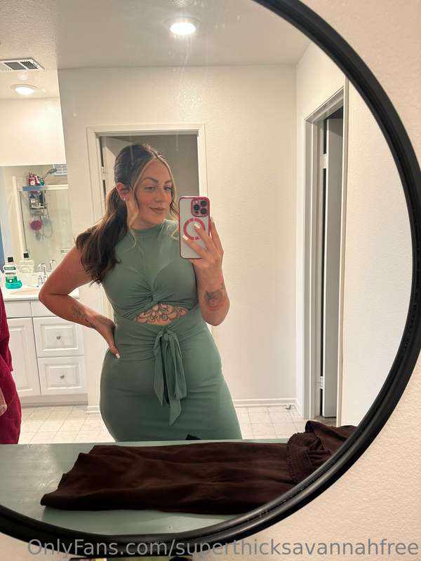 Feeling thicker than a snicker in this dress 🤤 What do you t..