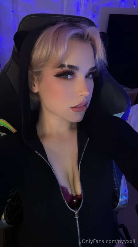 🎁 WIN A PRIVATE STREAM WITH ME 🎟️I've been getting back into..