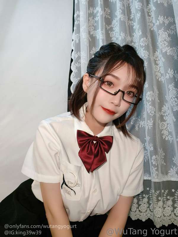 10月的图来啦~
可爱的学生JK会不会和你成为好朋友呢~~

照片：38张
video：1支

October's Al..