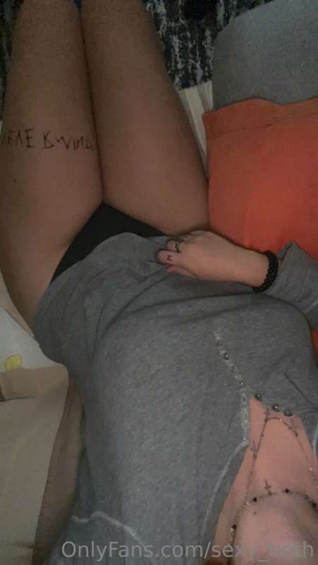 Do you wanna jump on me?😈

Chceš a mě skočit?😈