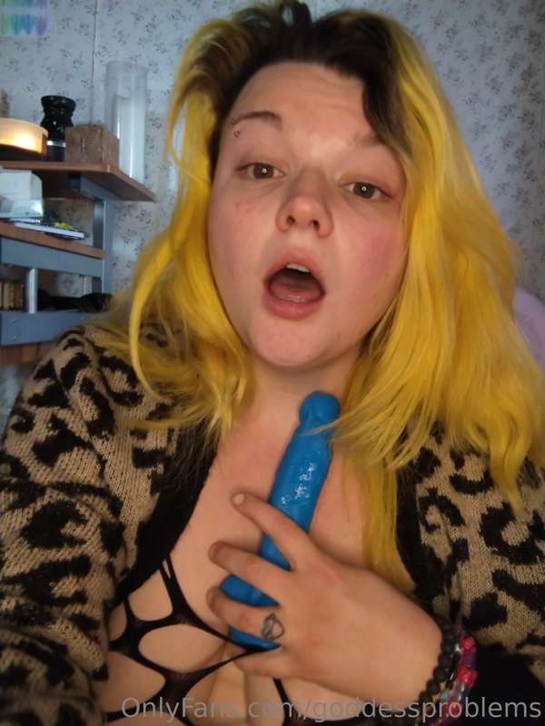~*A Mouth Slut Adventure: How To Warm Up A Dildo*~ 1:30 mins..