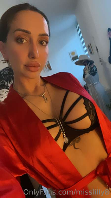 In love with red black 🖤❤️🖤