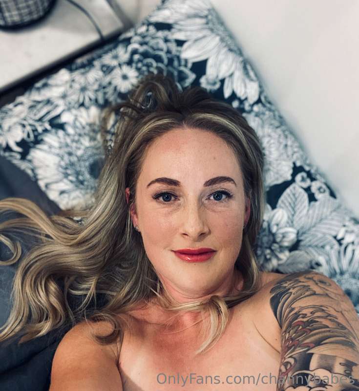 It’s Friday night who wants to join me in bed 😏