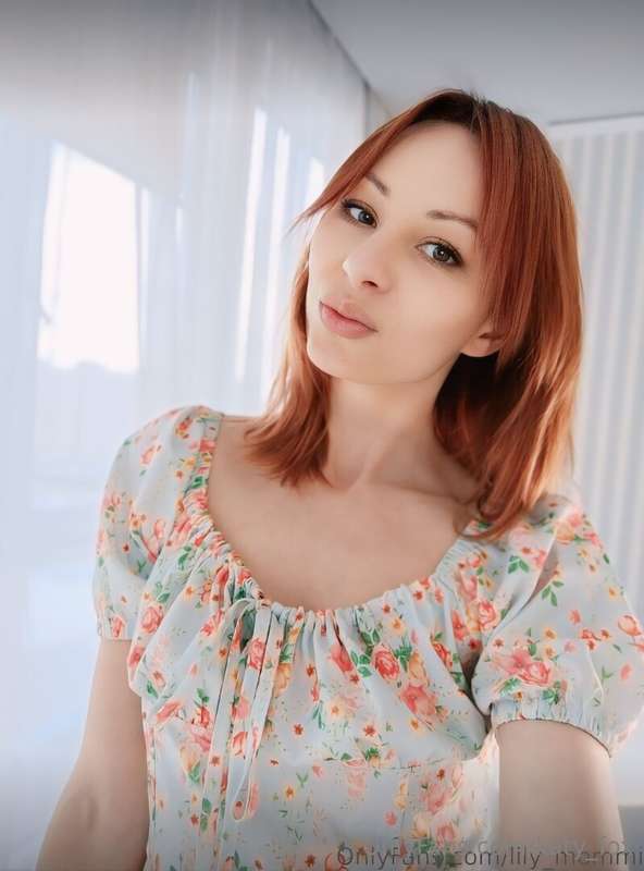 # This elegant babe @lily_mommi  is for naturalness😈
She's a..