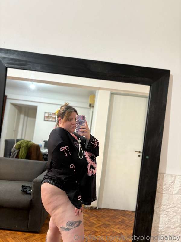 bustyblondibabby