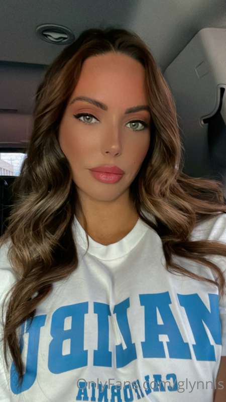 Do we love selfies?? 🥰