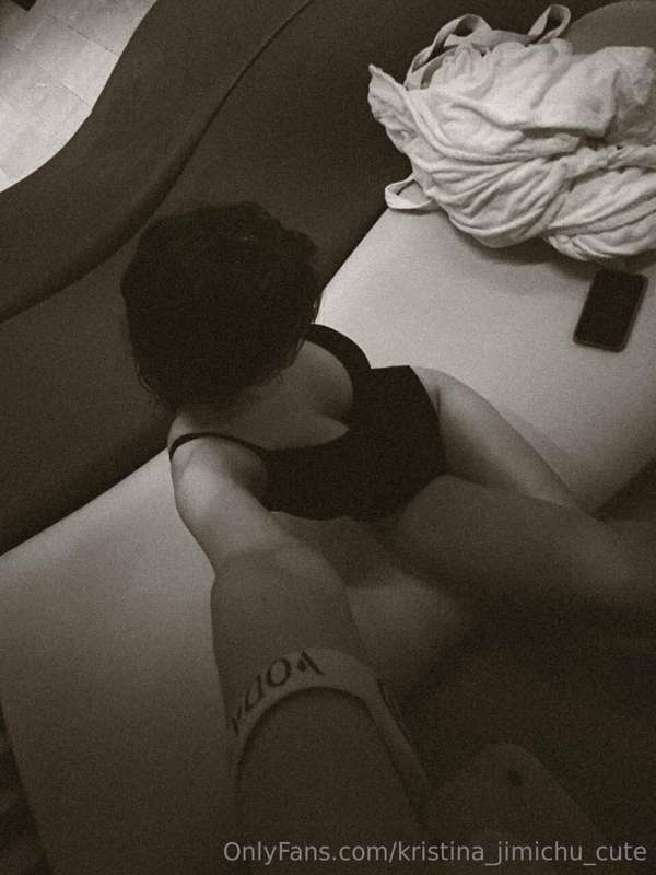 Do you like black and white pictures?
It's like your youth, ..