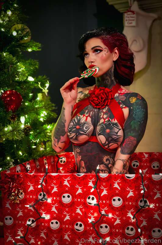 Holiday content coming very soon! 💋💋💋 Hope everyone is enjoy..