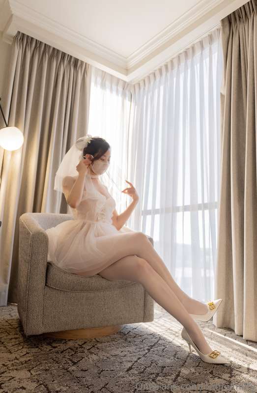 套图来了哦！喜欢米菲穿着婚纱被哪个姿势内射呢? Do you want to cum inside before I g..