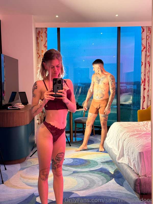 Midnight selfies 🌙 did you like watching us swap partners?