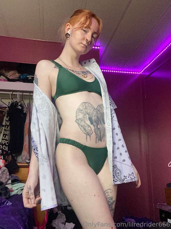 Who wants to see more 👀🫣🫣DM for exclusive photos😚