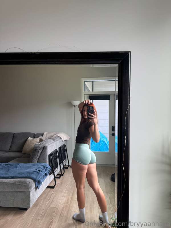 Once again serving glute appreciation realness. You’re welco..