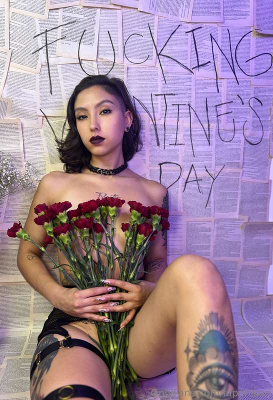 🥀🥀🥀🥀 I’m alone tomorrow, wanna join me ? 🔥