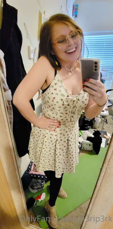 Feeling cute in my fave dress.😍 Just need somebody to cum ta..