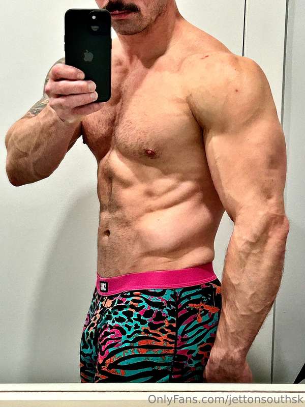 chiselled43