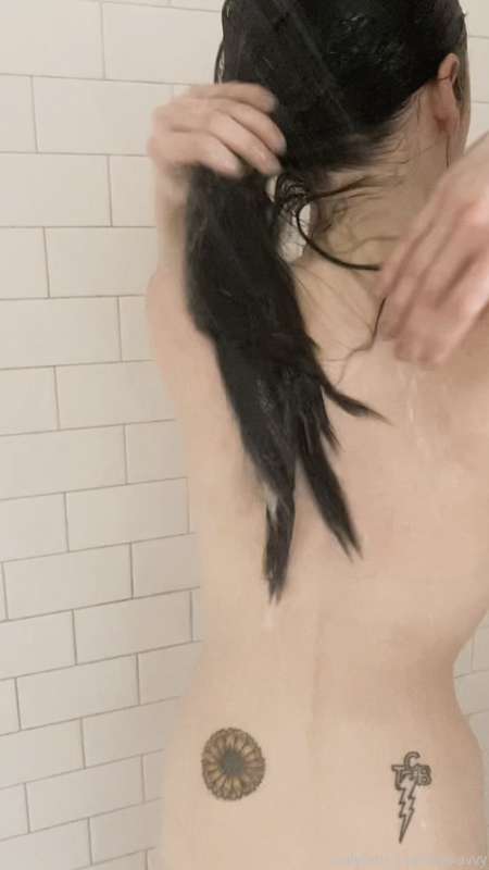 foot stuff AND secret shower stuff is up now .....
we got si..