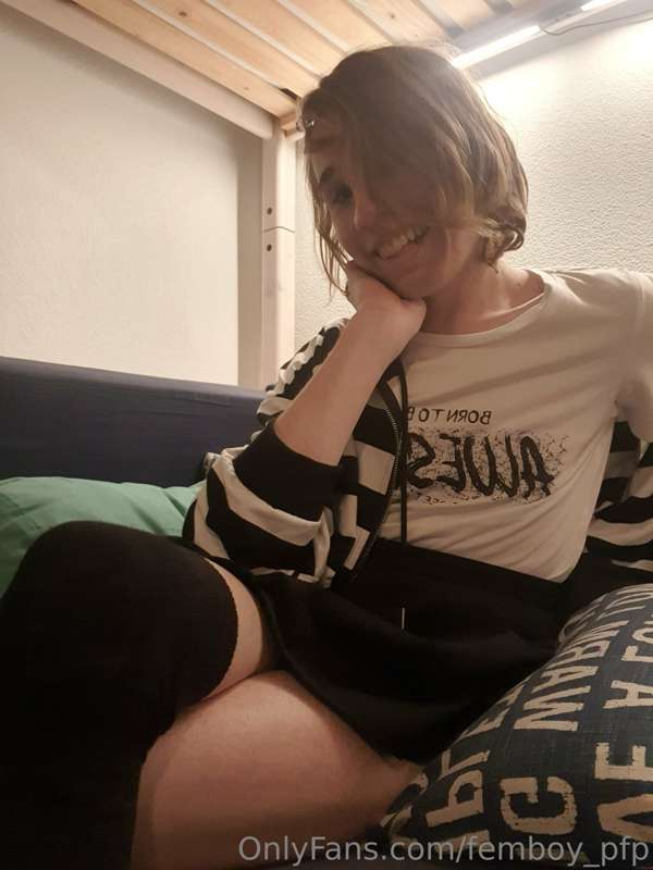 Anyone wanna be hugged by these femboy thighs?you might feel..