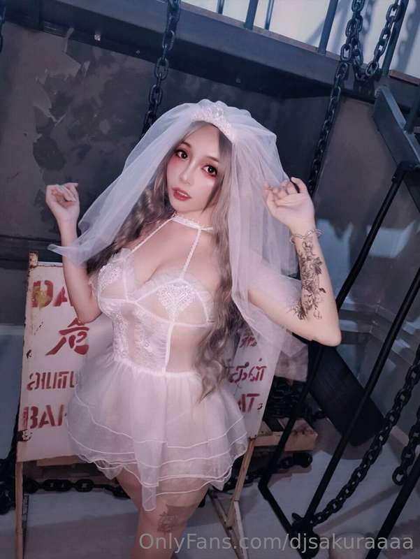 How fast would you melt if I said “boo” in your ear? 😈