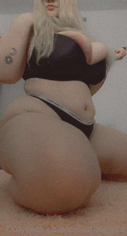 So I heard you love thick women? 🍑🥰 wait until I get back in..