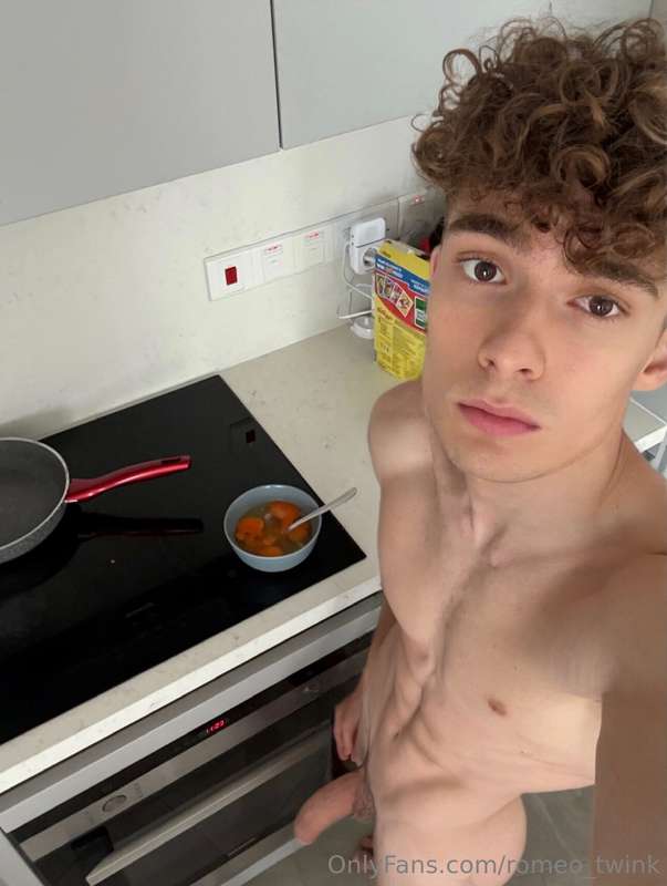 About to cum in my friends Food for April fools day🤣