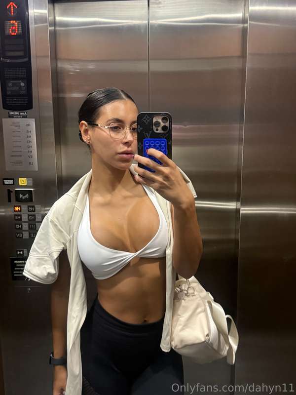 How do i look..😉would you rate me..?