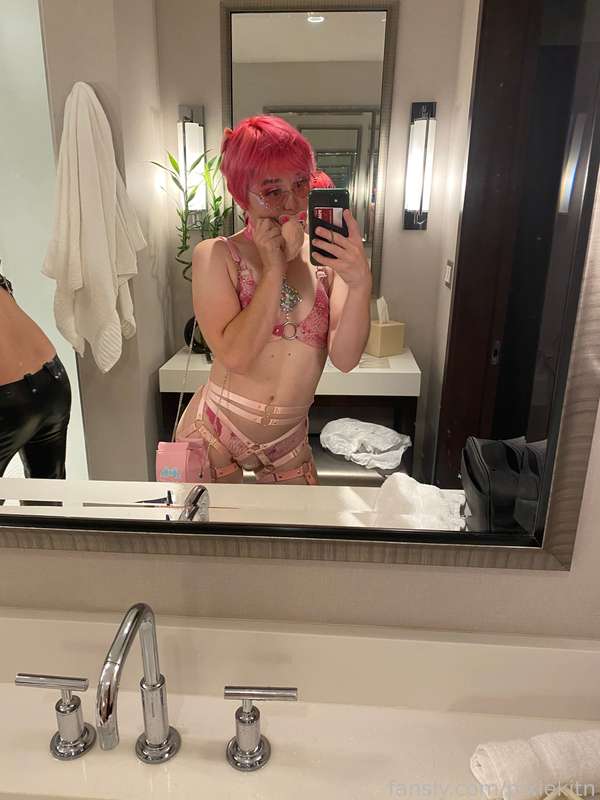 pixiekitn image #1