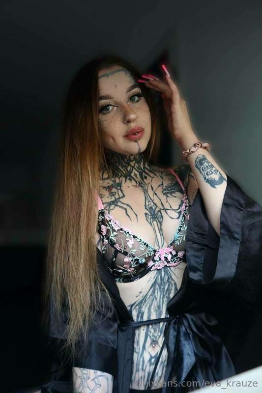 😈🖤Do you like to be treated sternly or domestically?😈🖤
