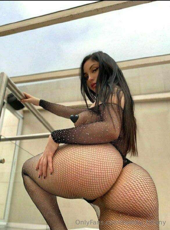 ## 🍑💦 Your Fav Big Booty Latina 💦🍑 Cum have fun with me Papi..