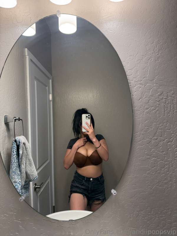 :) like my booba???? Good then tipppp me bc I went shopping 