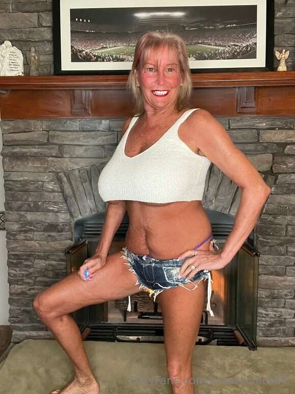hotazzchick67