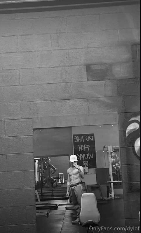 check out my homie @hotshotbraden he has some 🔥 content! Inc..